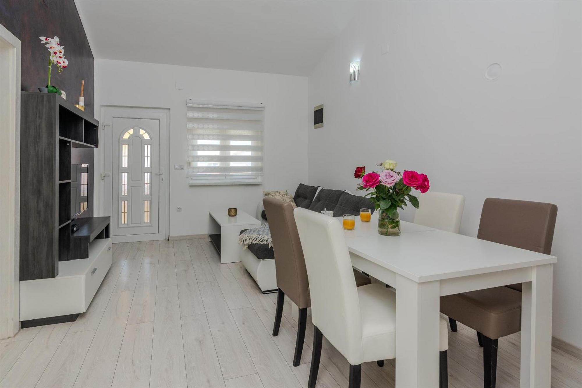 Apartments Lucica Vir Εξωτερικό φωτογραφία