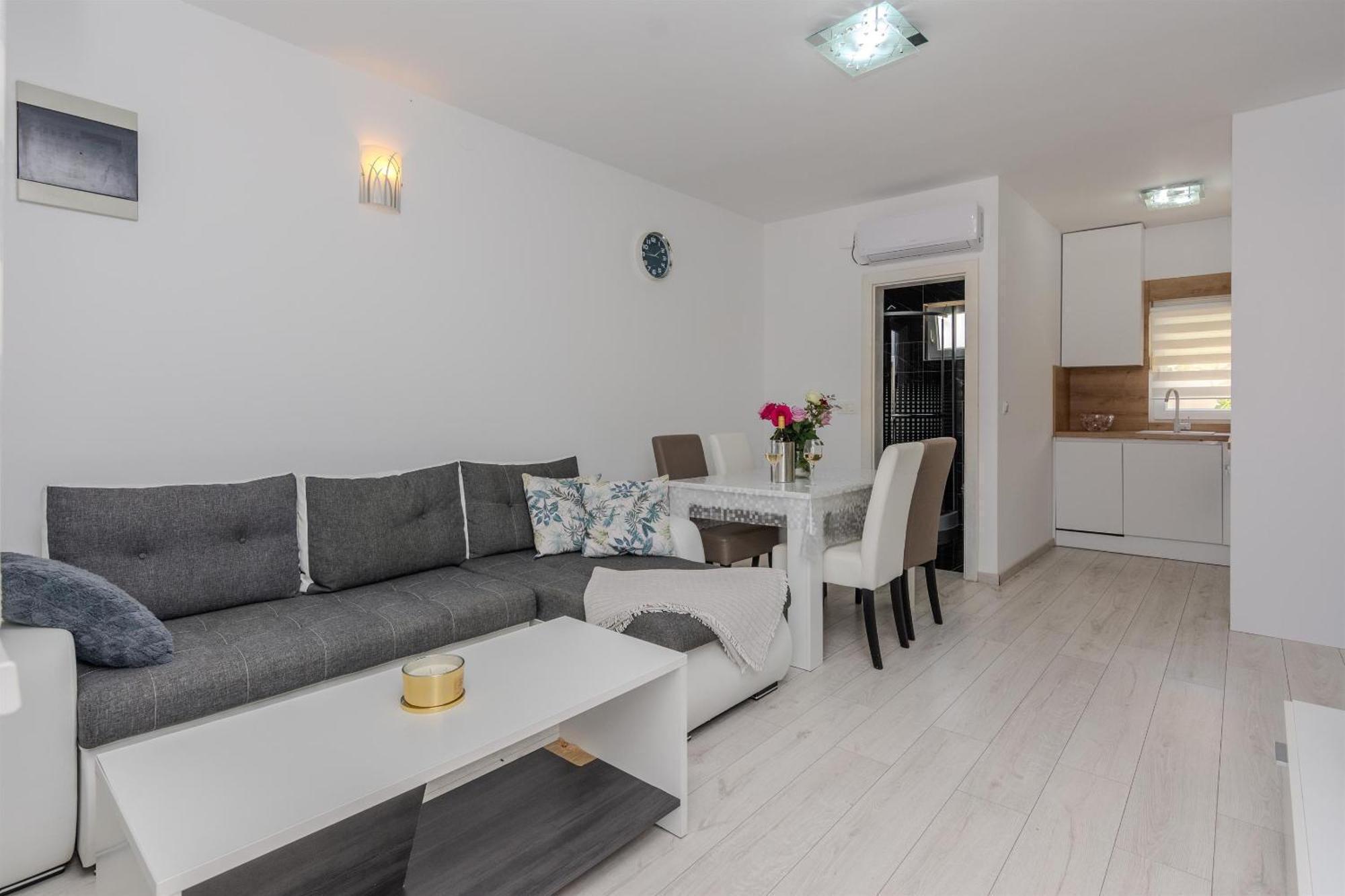 Apartments Lucica Vir Εξωτερικό φωτογραφία