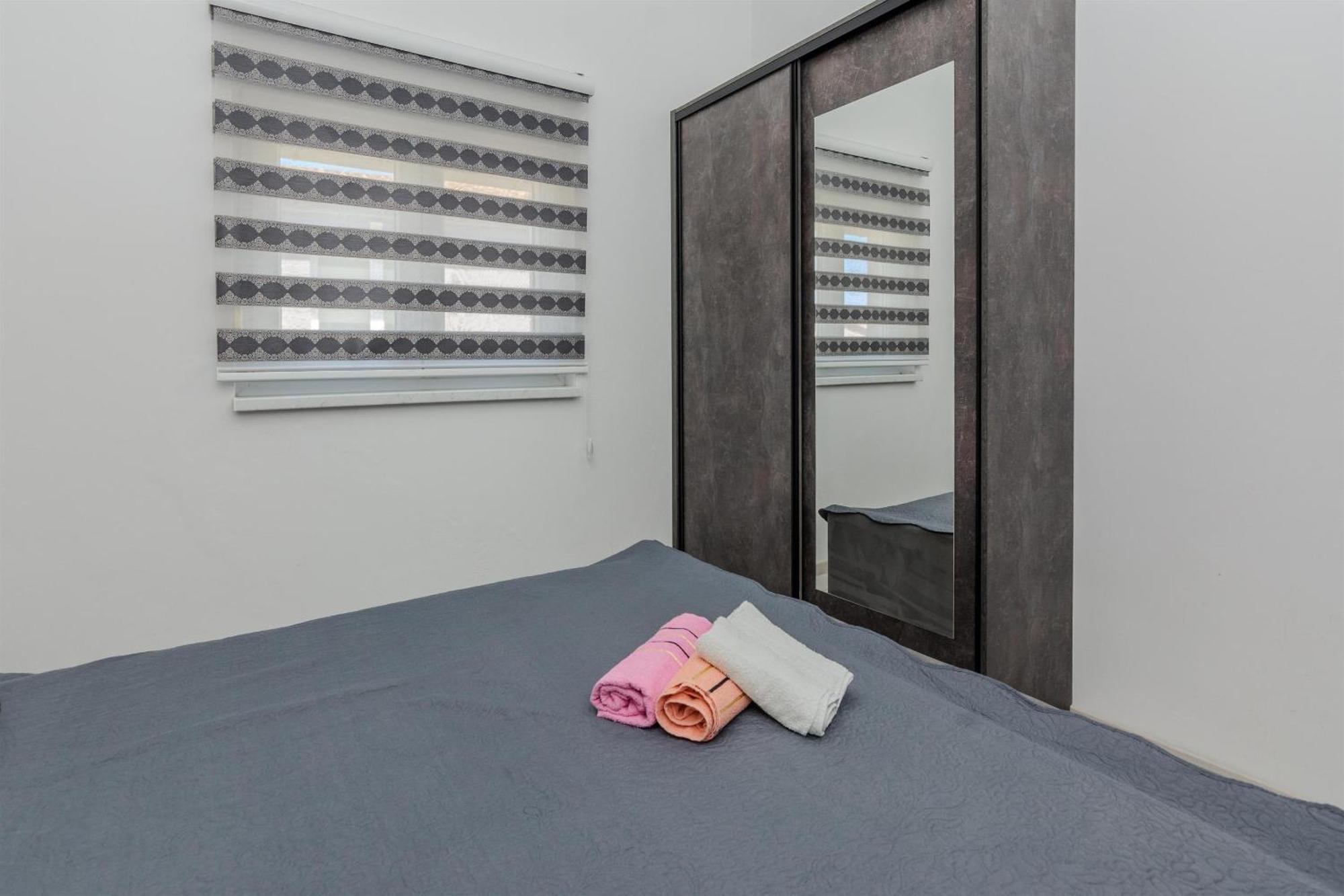 Apartments Lucica Vir Εξωτερικό φωτογραφία