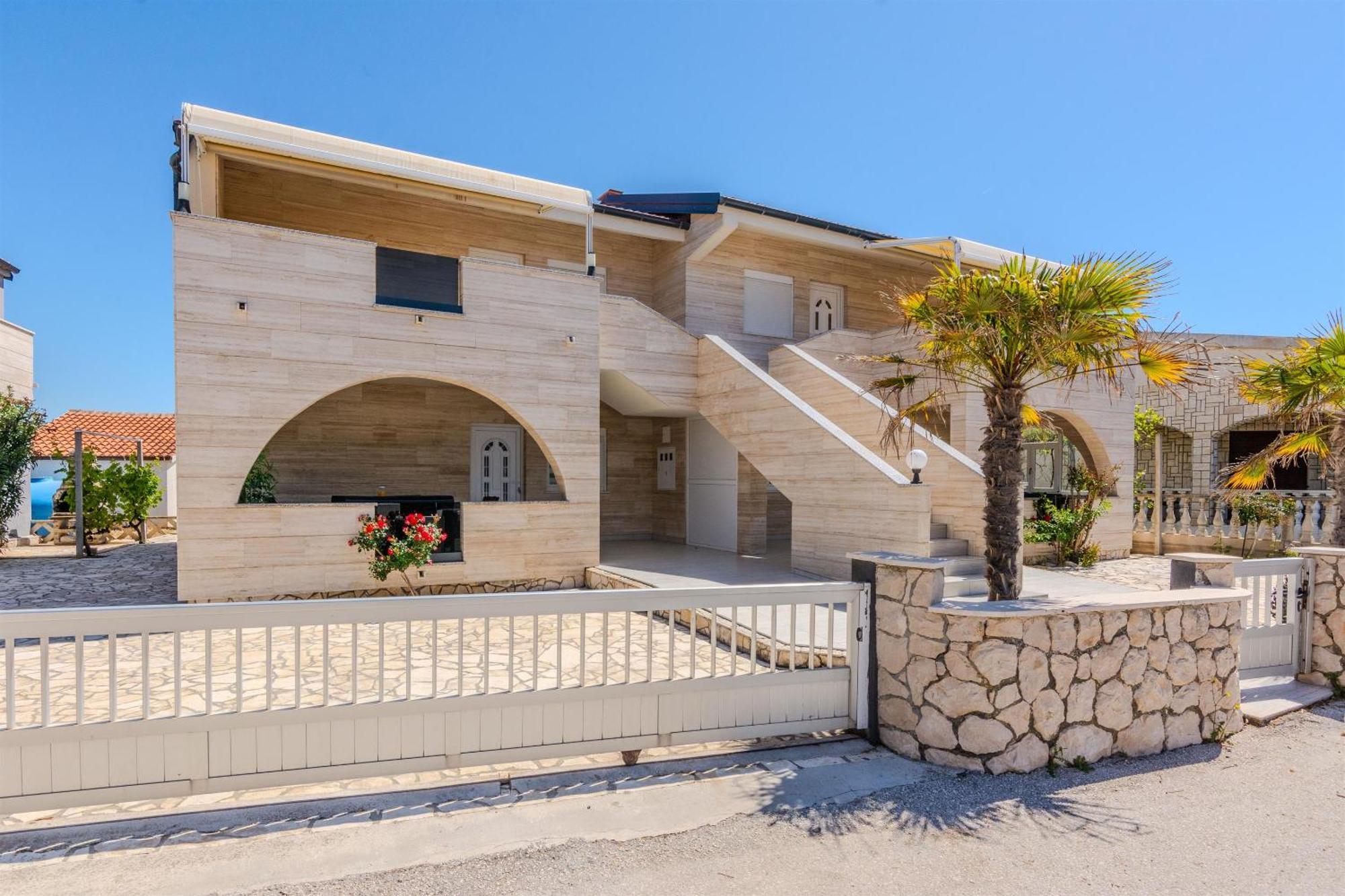 Apartments Lucica Vir Εξωτερικό φωτογραφία